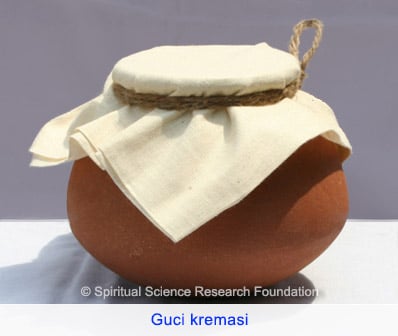 Menebar Abu Dari Guci Kremasi – Sebuah Perspektif Spiritual