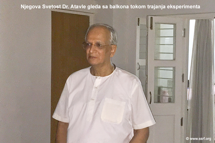 4-SER--His-Holiness-Dr-Athavale-looking-out