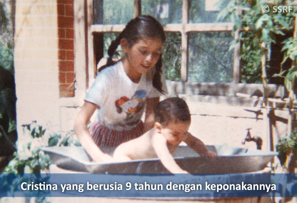 IND-9-year-old-Cristina-with-her-niece