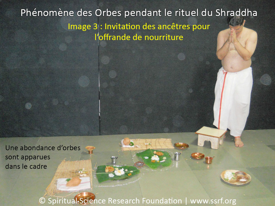 Image 3 : Invitation des ancêtres pour l'offrande de nourriture