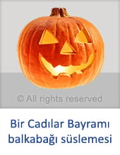 Bir Cadılar Bayramı balkabağı süslemesi